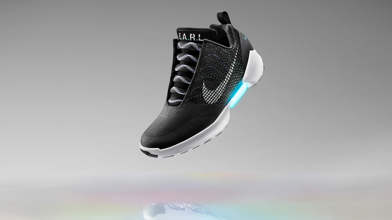  Nike  Merancang Sepatu Yang Bisa Ikat Tali  Sendiri