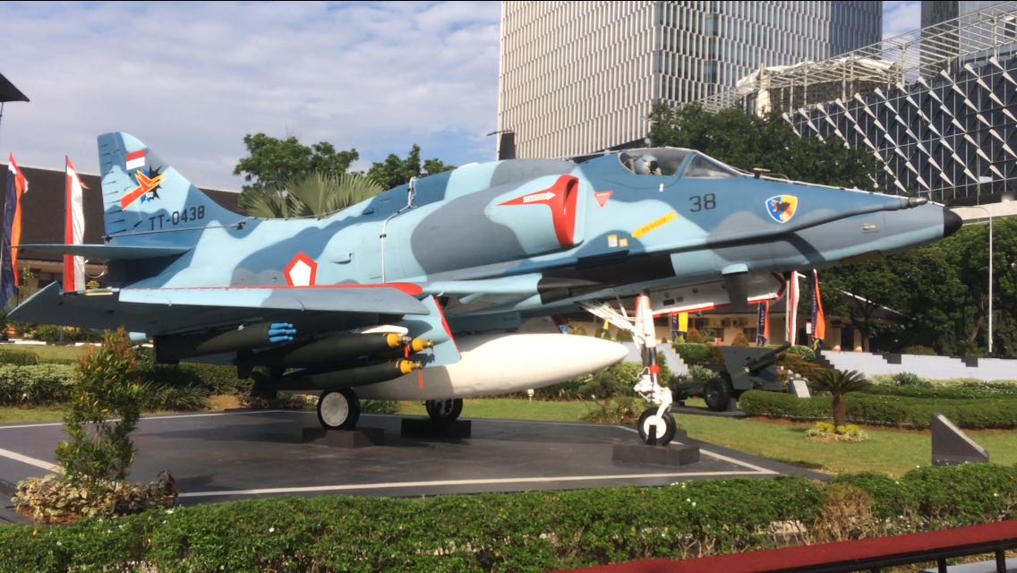 Monumen A-4 Skyhawk di Museum Satria Mandala / Jakarta Greater